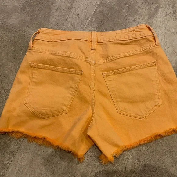 🎉Universal Thread (Target) Orange Cutoff Denim Shorts Women’s size 9 or 25 NWOT - Picture 2 of 4